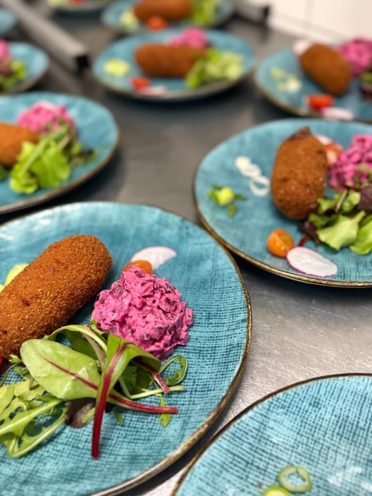 Kroketjes met rodekoolsalade